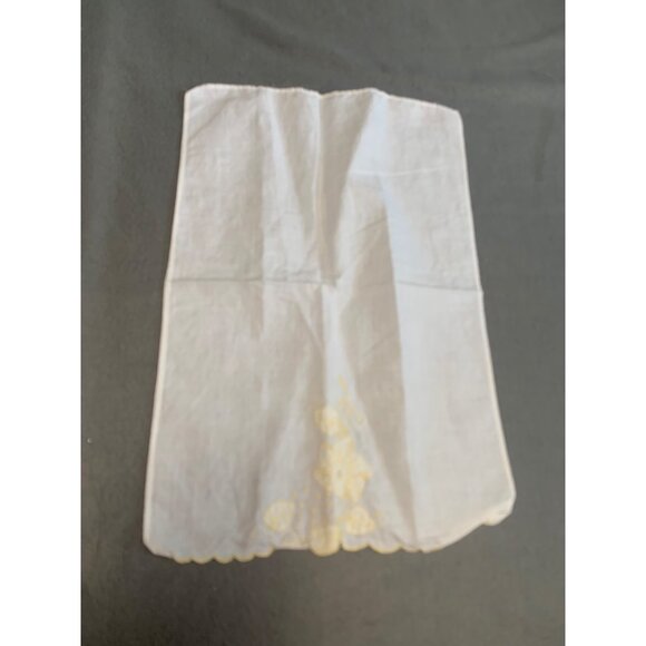 Vintage Hand-Embroidered Linen Towel Set - Floral Scenic & Intricate Designs - Picture 6 of 10